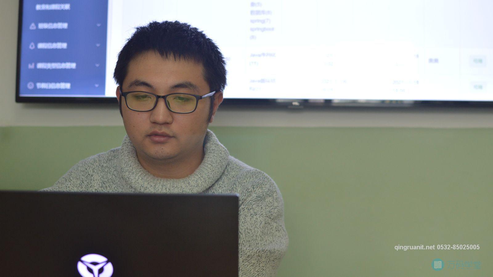逆流而上，乘风破浪  -Java培训,做最负责任的教育,学习改变命运,软件学习,再就业,大学生如何就业,帮大学生找到好工作,lphotoshop培训,电脑培训,电脑维修培训,移动软件开发培训,网站设计培训,网站建设培训