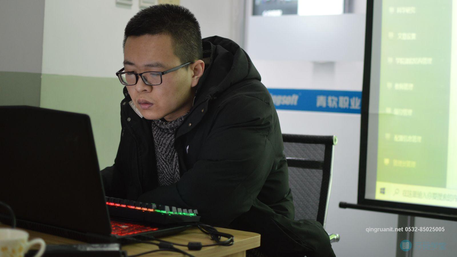 码农第一站-Java培训,做最负责任的教育,学习改变命运,软件学习,再就业,大学生如何就业,帮大学生找到好工作,lphotoshop培训,电脑培训,电脑维修培训,移动软件开发培训,网站设计培训,网站建设培训