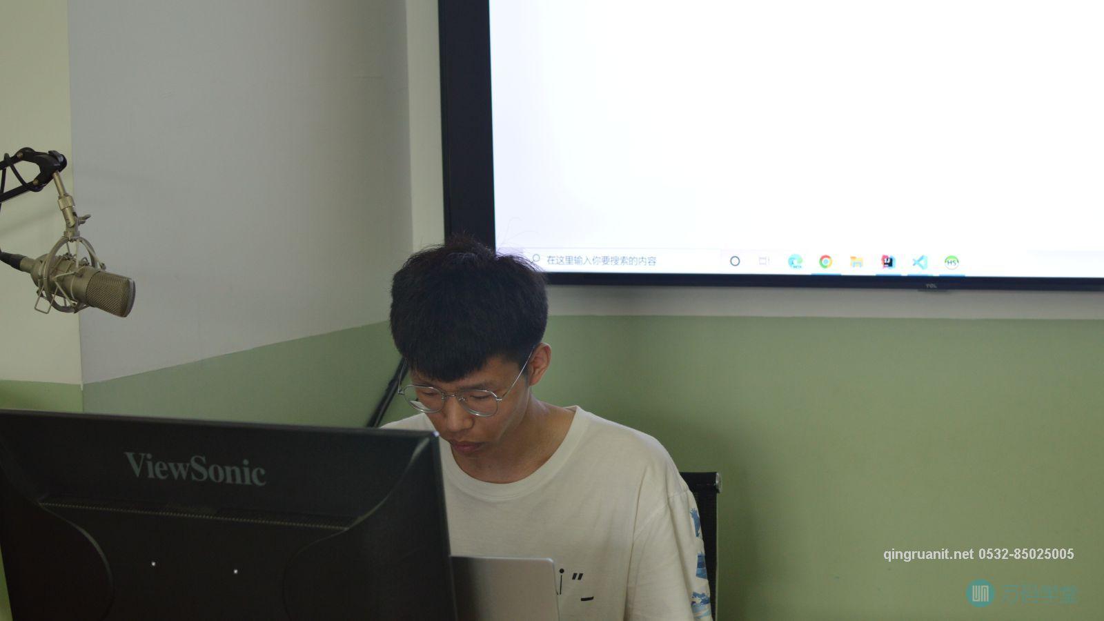 青软培训,Java培训,软件培训,Java培训机构,Java培训学校,万码学堂,电脑培训,计算机培训,Java培训,JavaEE开发培训,青岛软件培训,软件工程师培训