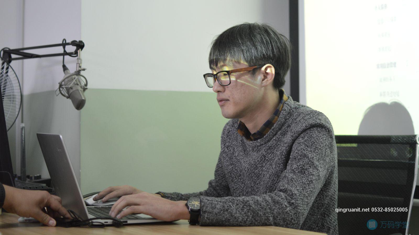 青软培训,Java培训,软件培训,Java培训机构,Java培训学校,万码学堂,电脑培训,计算机培训,Java培训,JavaEE开发培训,青岛软件培训,软件工程师培训