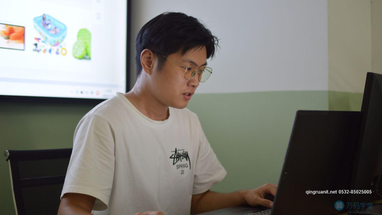 青软培训,Java培训,软件培训,Java培训机构,Java培训学校,万码学堂,电脑培训,计算机培训,Java培训,JavaEE开发培训,青岛软件培训,软件工程师培训